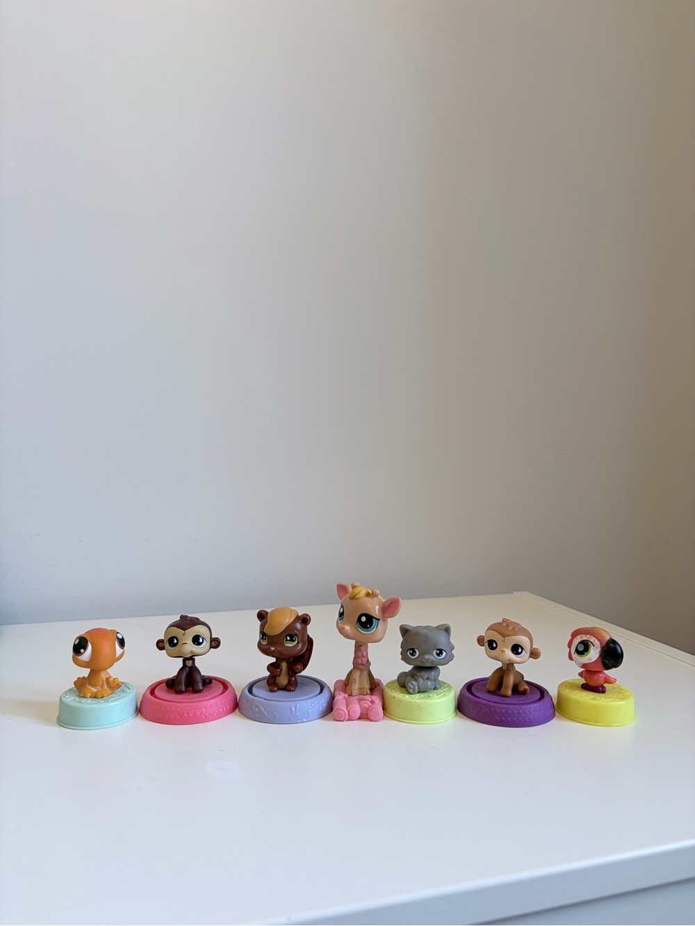 Littlest Pet Shop Pastel Mini Figure Set - Multicolor Bases
